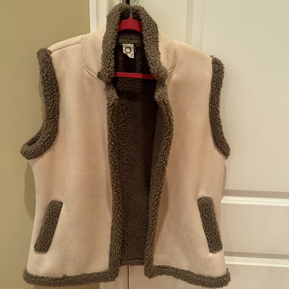 Akemi + Kin Vest. One Size. Faux Suede Outer, Fleece Lined Inside